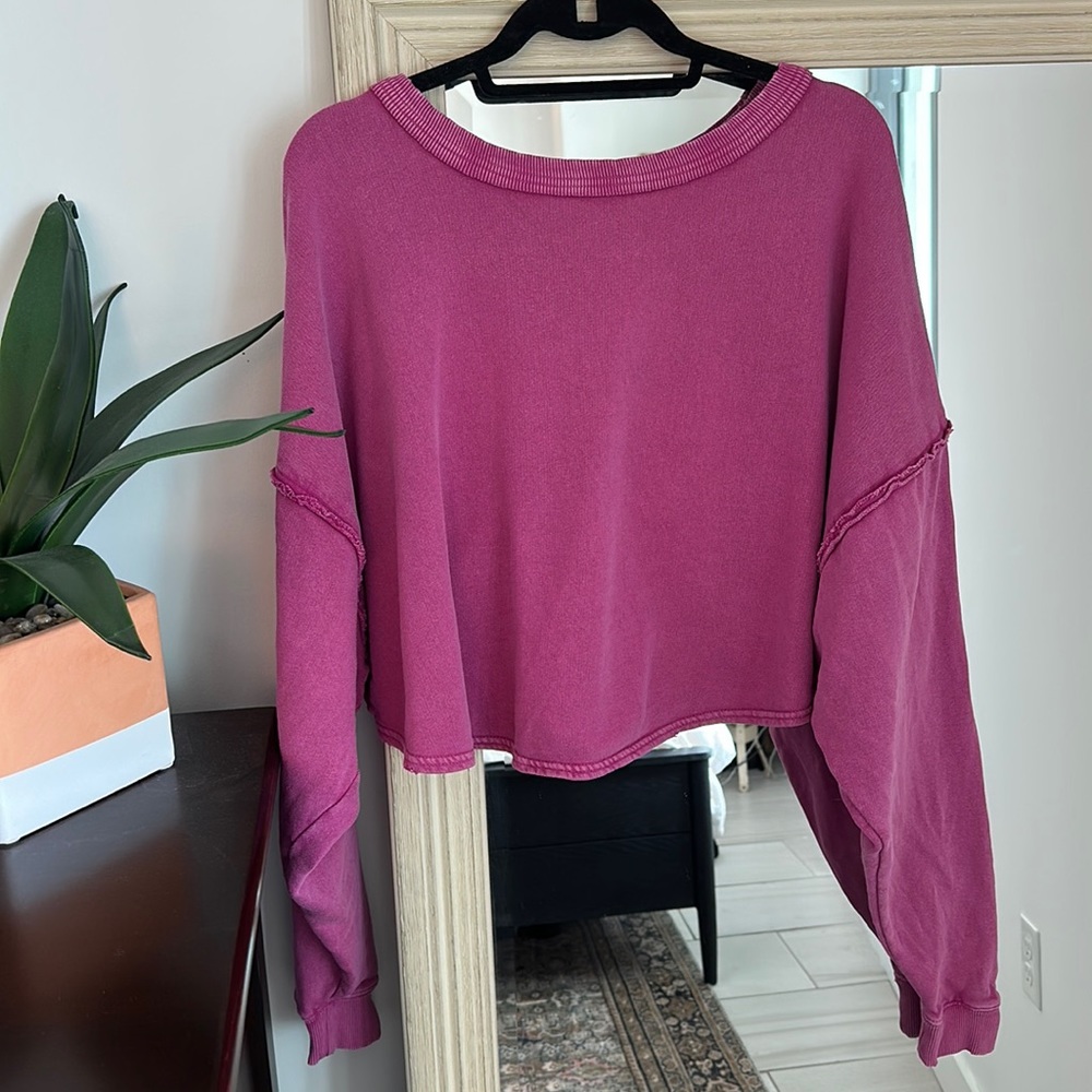 FREE PEOPLE hot pink cropped sweatshirt (size XS) ✨